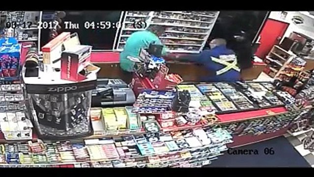 کینیڈا میں ڈاکوؤں کو پاکستانی دکان مالک کو لوٹنا مہنگا پڑ گیا - پاکستانی ڈاکوؤں سے لڑائی کے بعد دونوں ڈاکوؤں کودکان میں بند کر کے پولیس بلوا لی