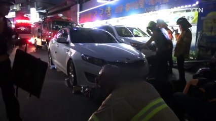 이면도로에 누워있던 남성 차량에 깔려 숨져 / YTN