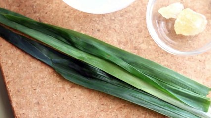 Nuoc Hot E Duoi Uoi (Thai Basil Seed Drink with Malva Nut)