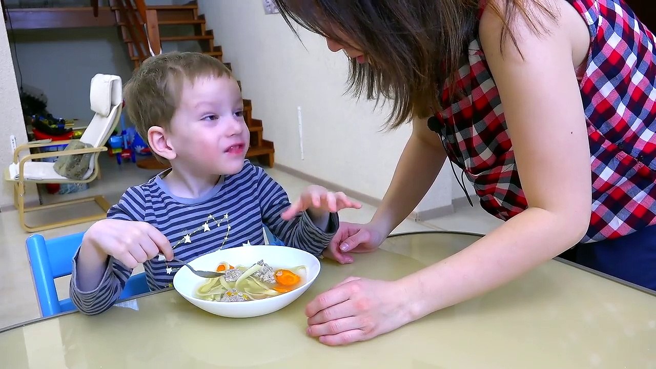 Вредные детки СУП НА ГОЛОВУ Bad baby Много конфет из обычной еды Поссорились из-за чипсов