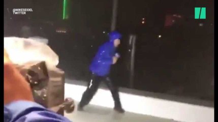 Ce reporter de la chaîne météo a eu bien du mal à rester debout face à l'ouragan Irma