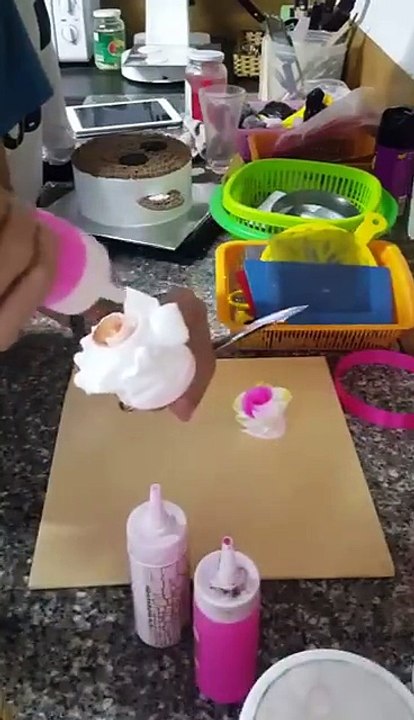 Rảnh rỗi lôi kem ra bắt hoa chơi