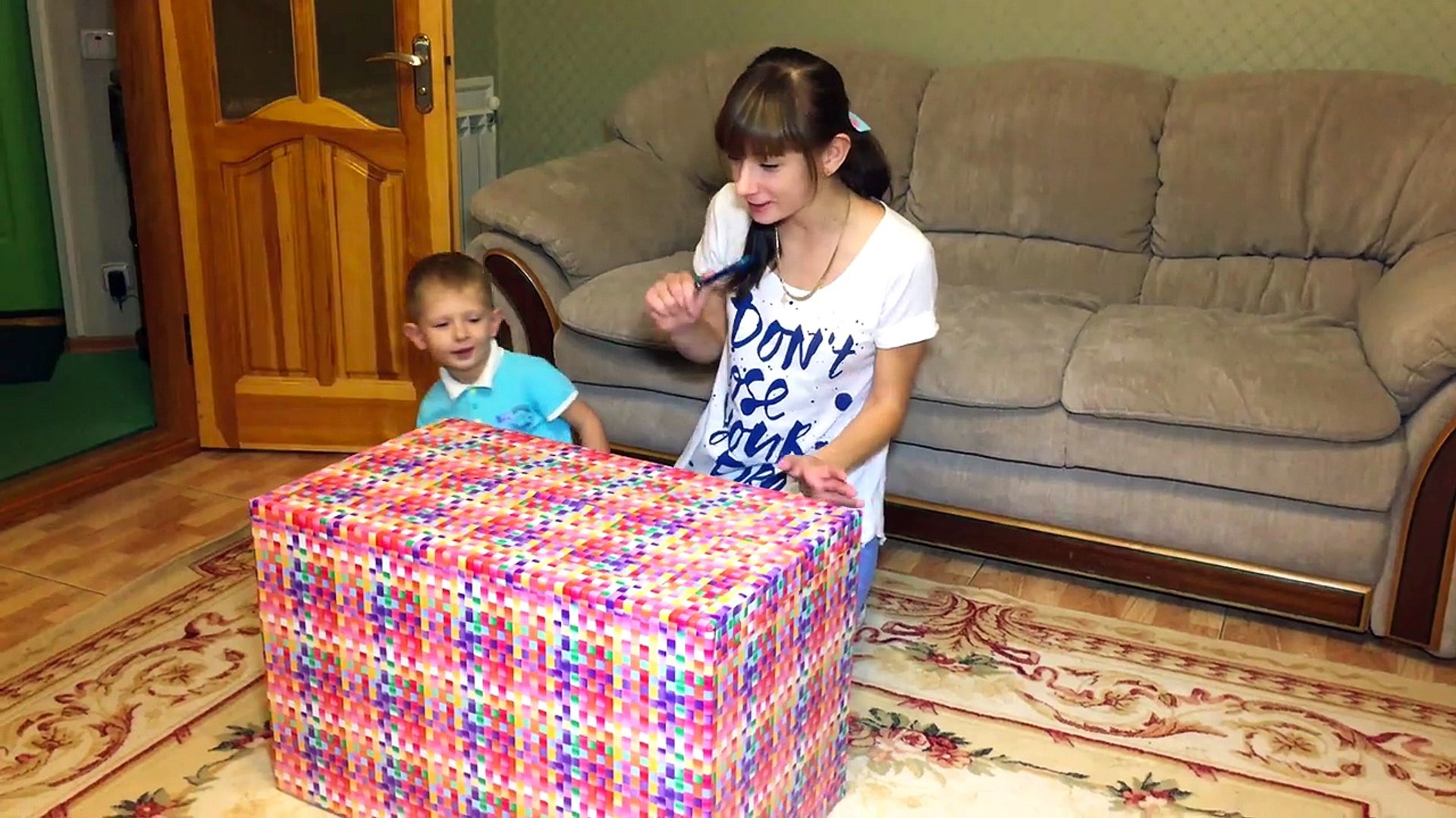 ⁣НАСТОЯЩИЙ Петух в Квартире. Огромный сюрприз ПОДАРОК. Giant surprise box