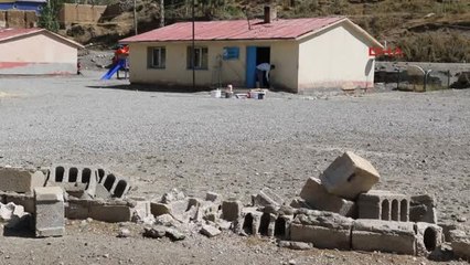 Van'daki Okullar Yenileniyor, Öğretmenler de Destek Oluyor