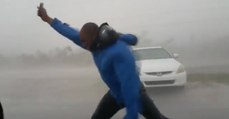 Meteorologista enfrenta furacão Irma para medir a velocidade do vento