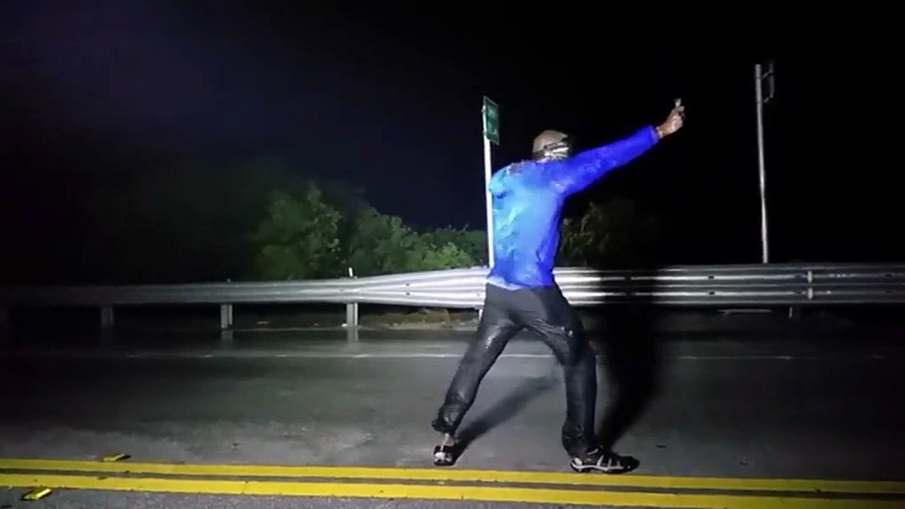 Ouragan Irma : deux chasseurs de tempêtes bravent des vents violents en Floride