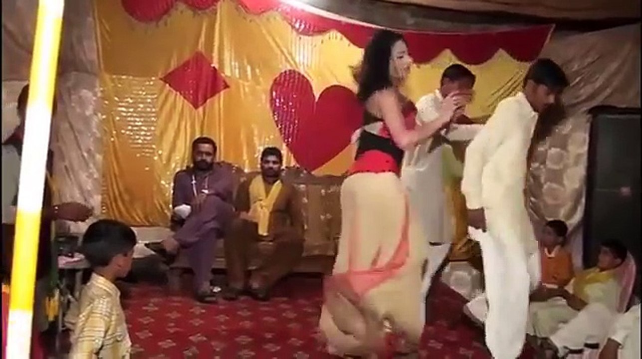 Best and very hot shahdi mujra dance 2016