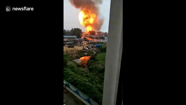 Huge inferno as fuel tanker explodes in China