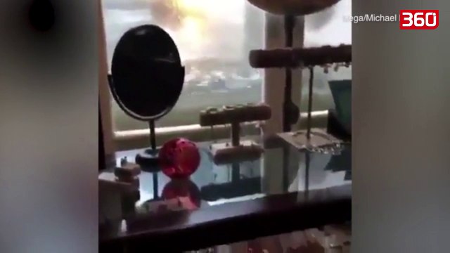 E frikshme ajo qe po ndodh ne Florida, shtepite po kthehen ne nendetse nga permbytjet (360video)