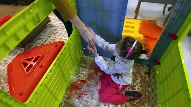 Bahçe çitli oyuncak ev oyunevi açtık, çok beğendik, eğlenceli çocuk videosu, toys unboxing