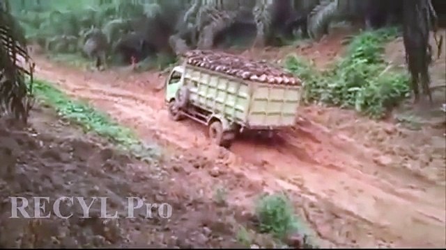 Overturned Crazy Truck Driver Skills - TRUCKS in Extreme Conditions
