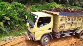 Crazy Truck Fails and Win Drivers Passing Extreme Road 2017