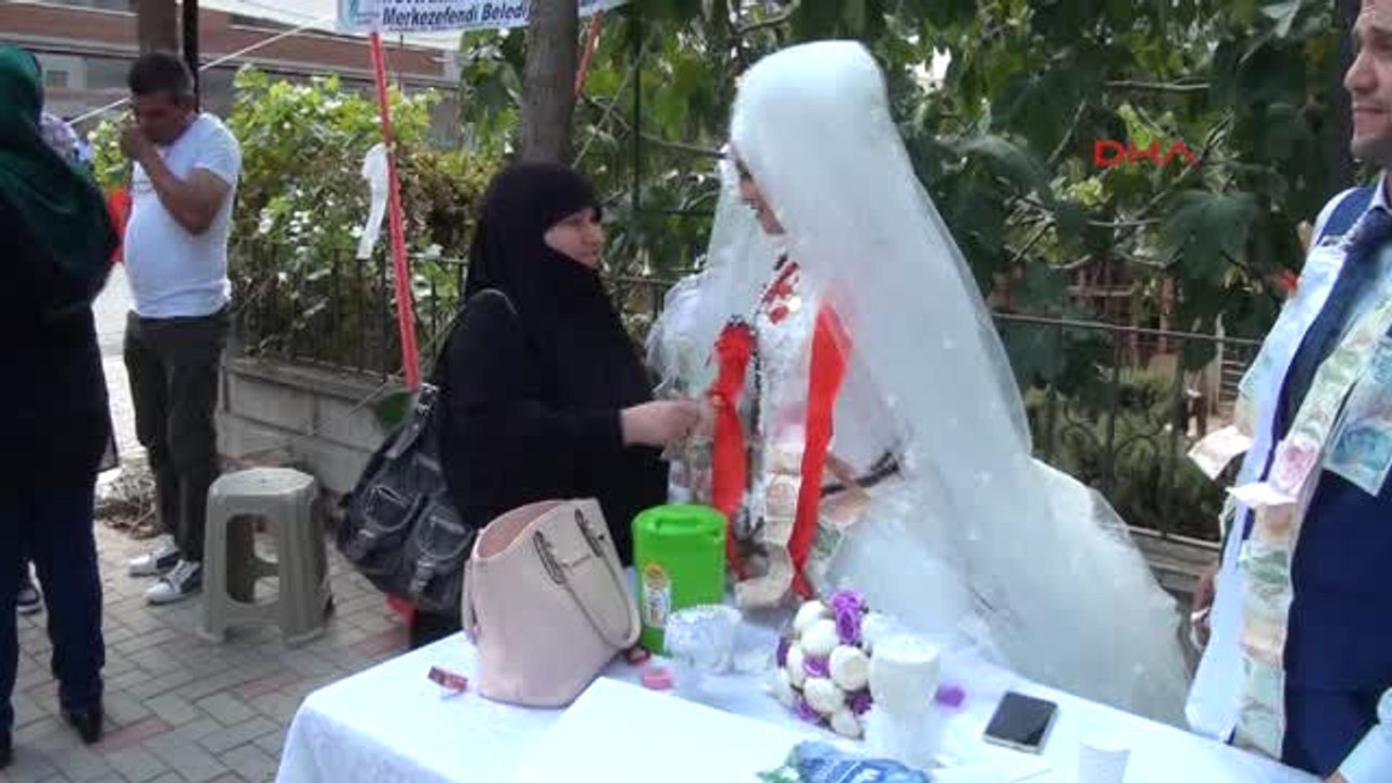 Denizli Sosyal Medya Grubundan Genç Çifti Şaşkına Çeviren Destek