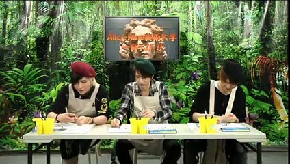 Tora, Saga y Nao dibujando girasoles