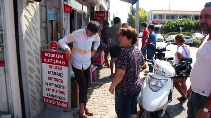 El Freni Çekilmeyen Kamyonet İş Yerine Çarptı: 1 Yaralı