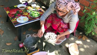 Wow! BEAUTIFUL GIRL Cooks shell with coconut water Khmer Food Cooking How to cook healthy