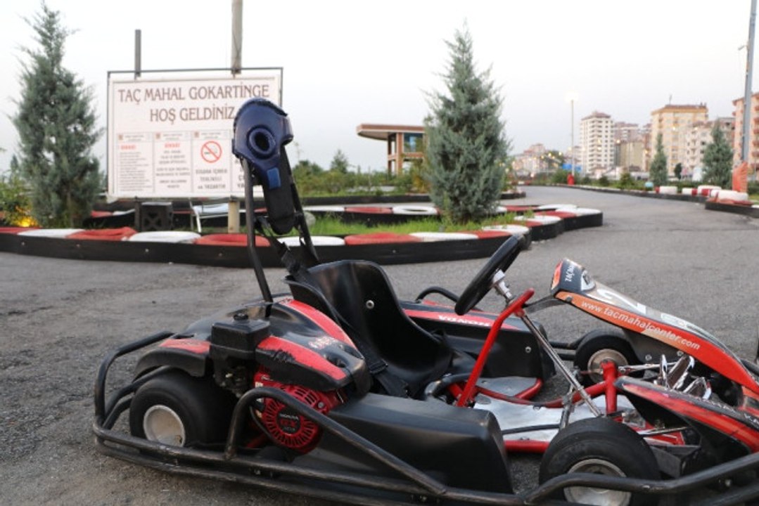 Go-kart Pistinde Şalı Aracın Lastiğine Dolanan Genç Hemşire Ölümden Döndü