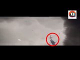 شاهد اعصار ارما التي لم تشهده البشرية من قبل و هو يسحب طائرة هيليكوبتر