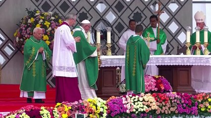 Pope leaves Colombia with prayers for peace
