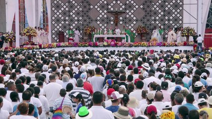 Papa se despide de Colombia con un llamado a construir la paz