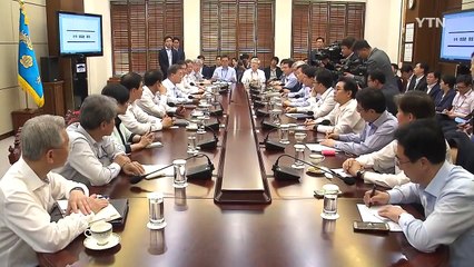 내년 공무원 3만 명 증원...7월부터 아동수당 / YTN