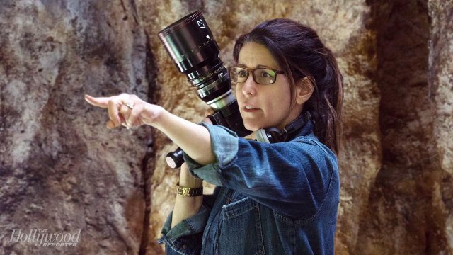 Patty Jenkins Set to Direct 'Wonder Woman' Sequel | THR News