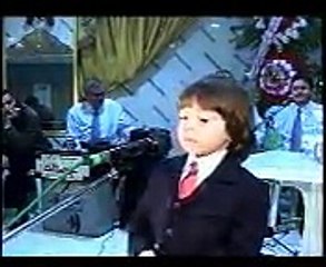 اسمع ماذا قال هذا الطفل أمام كل الناس ؟