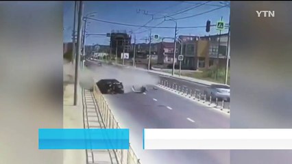 [이브닝] 딸 결혼식 가던 부모, 좌회전 하다가 '쾅!' / YTN