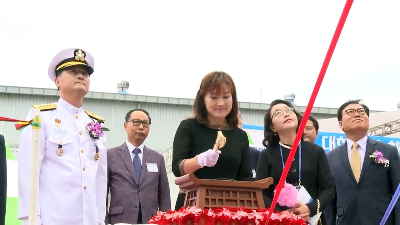 잠수함 신돌석함 진수...장보고-2 사업 종료 / YTN