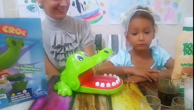 Dişçi Timsah kutusu açtık,CEZALI oynadık, Eğlenceli çocuk videosu