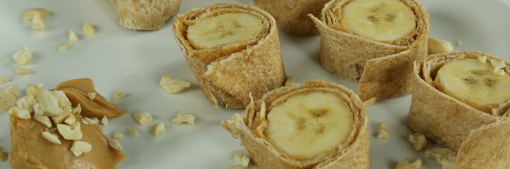 خطوات سهلة  لتحضير لفائف الموز و البندق