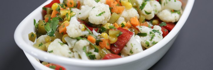 قرنبيط المسلوق  مع الخضروات بالخطوات السهلة