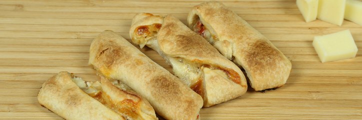 خطوات سهلة  لتحضير لفائف البيتزا