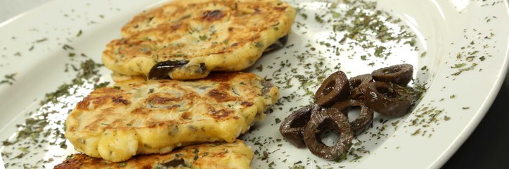 خطوات سهلة لتحضير بان كيك بجبنة الفيتا