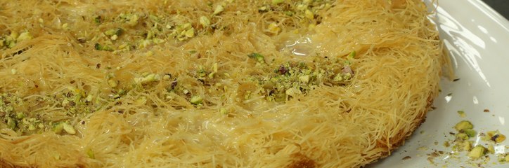 خطوات سهلة  لتحضير كنافة بالبسبوسة