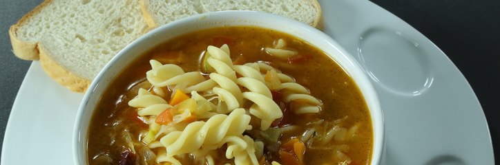 حساء الباستا و الخضار  بالخطوات الكاملة