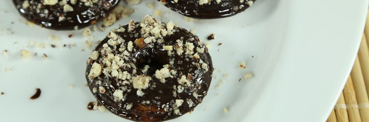 خطوات تحضير ميني دونات بالشوكولاته و البندق