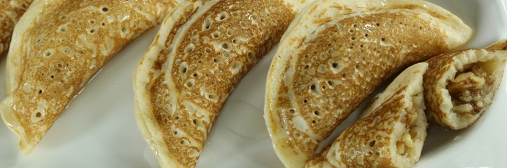 خطوات سهلة لتحضير القطايف بالجوز السورية