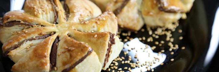 خطوات سهلة لتحضير فطيرة العجوة