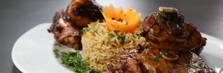 خطوات تحضير الدجاج المحمر مع الأرز الشهية