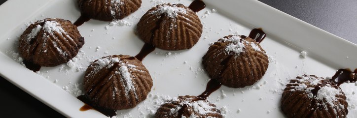 خطوات سهلة  لتحضير غرّيبة الكاكاو المغربية