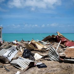 À Saint-Martin dévastée, le nettoyage commence