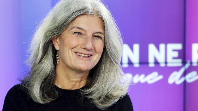 Sophie Fontanel : «Les cheveux blancs ne sont pas un signe de vieillesse mais un signe de vie !»