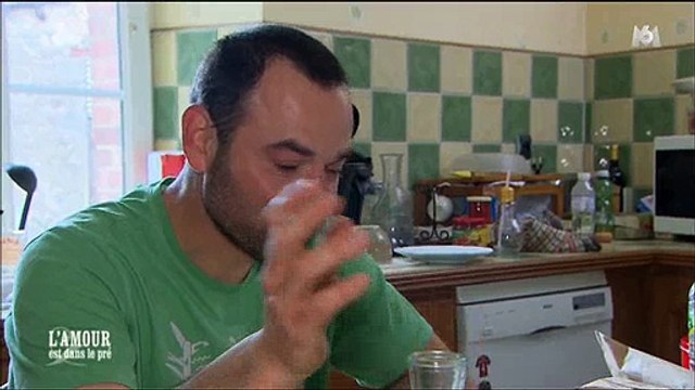 Grosse émotion dans L'amour est dans le pré hier soir entre deux candidats - Regardez
