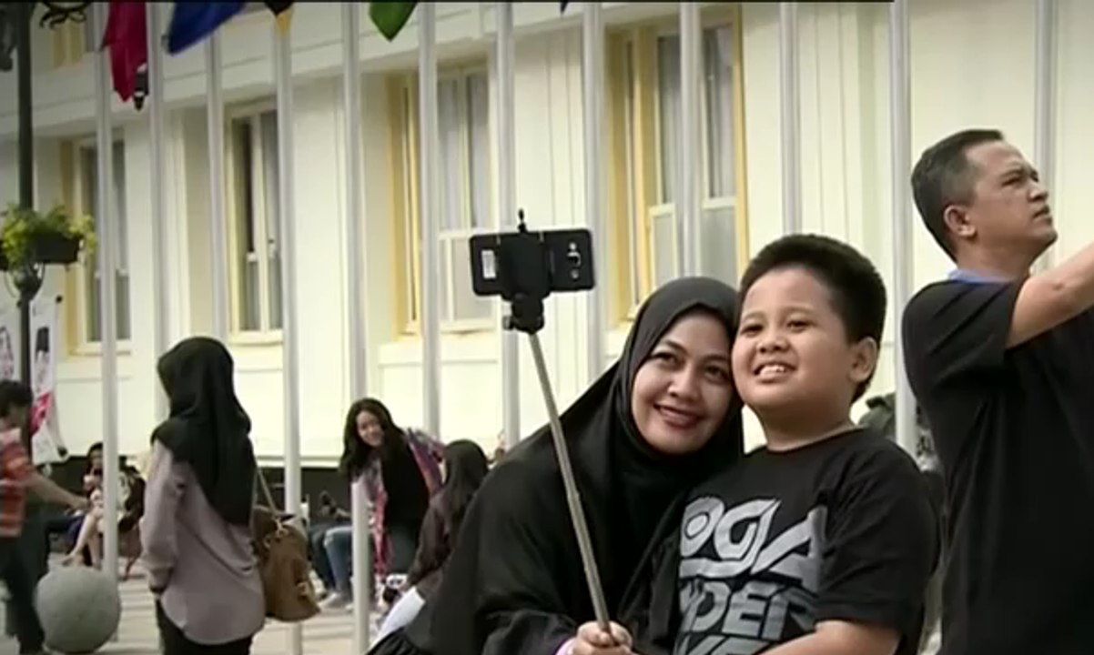 Selfie dalam KBBI adalah Swafoto - Video Dailymotion