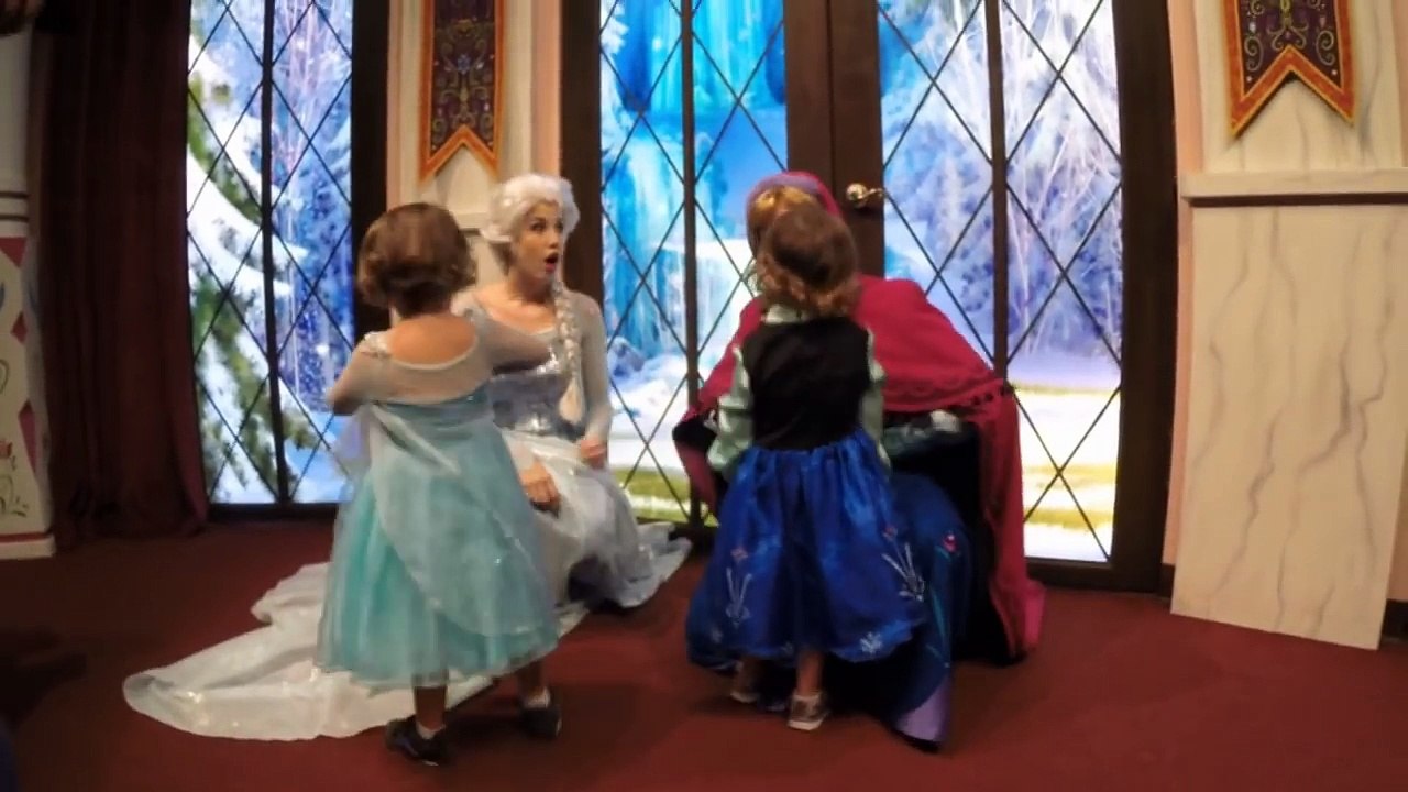 Anna and Elsa Meet and Greet at Disneyland!