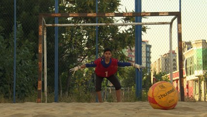 Le beach soccer en Afghanistan... la plage en moins