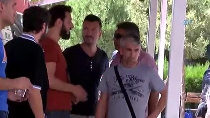 Ünlü Sanatçı Babasının Tabutu Başında Gözyaşlarına Boğuldu