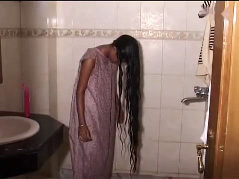 How to shampoo and wash very long hair in shower