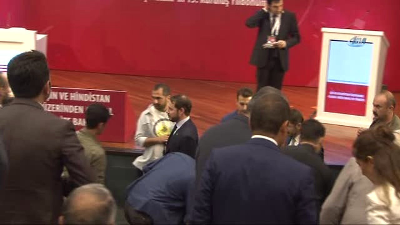 Enerji ve Tabii Kaynaklar Bakanı Berat Albayrak: "Kimse Türkiye'den Diğer Yanağını Uzatıp Bir Tokat...